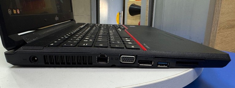 Розпродаж Fujitsu 15/core i5 6300u ddr3/8gb ddr3/hdd *відсутній/ssd 256 gb/*інтегрована, продавець Техноскарб