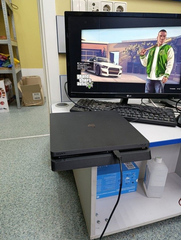 Оголошення  Sony PlayStation 4 Slim 1TB Black Б/У