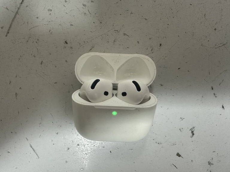 Дешево Apple airpods 4 with active noise cancellation з ломбарду