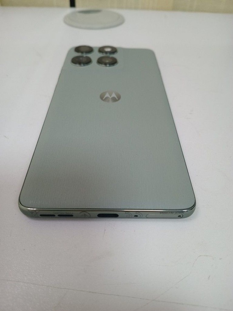 Дешево Motorola Moto Edge 60 Pro 12/512GB Sparkling Grape (PB7X0011) з ломбарду