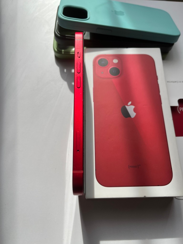 Apple iPhone 13 128GB PRODUCT RED (MLPJ3) Код:null. Зображення 6