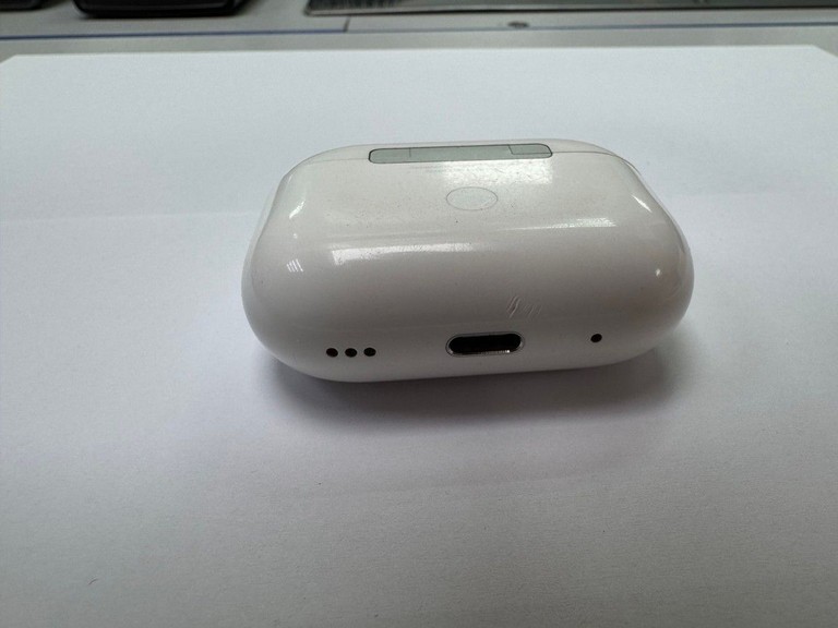 Дешево Apple airpods pro 2nd generation with magsafe charging case usb-c з ломбарду