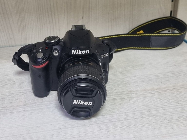 Купити Nikon d3200 + nikon nikkor af-s 18-55mm 1:3.5-5.6g vr dx Б/У