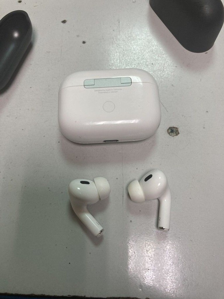 Дешево Apple airpods pro 2nd generation with magsafe charging case usb-c з ломбарду
