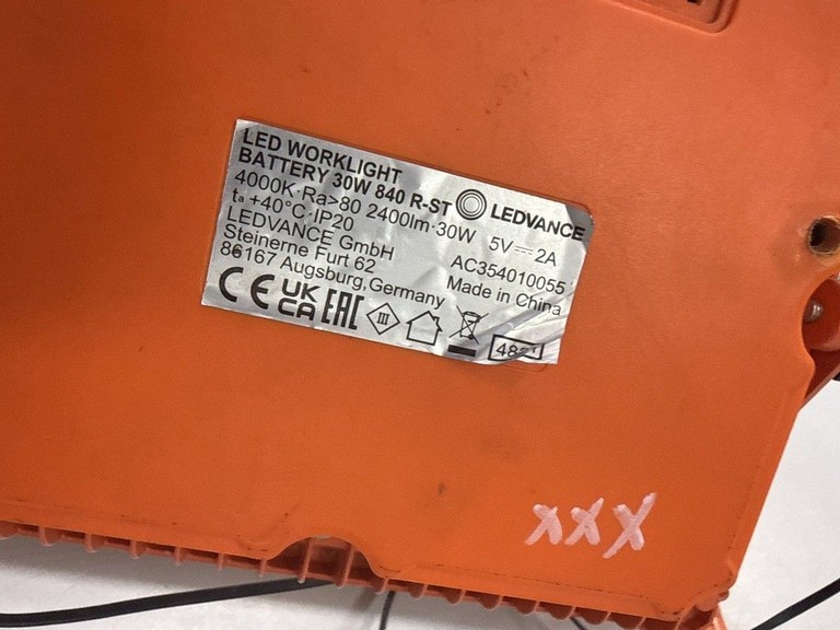 Дешево Ledvance LED WORKLIGHT BATTERY 30W 840 R-ST LEDV (4058075576513) з ломбарду