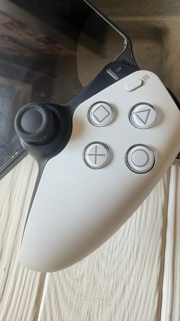 Дешиво Sony Playstation Portal Remote Player White с ломбарда