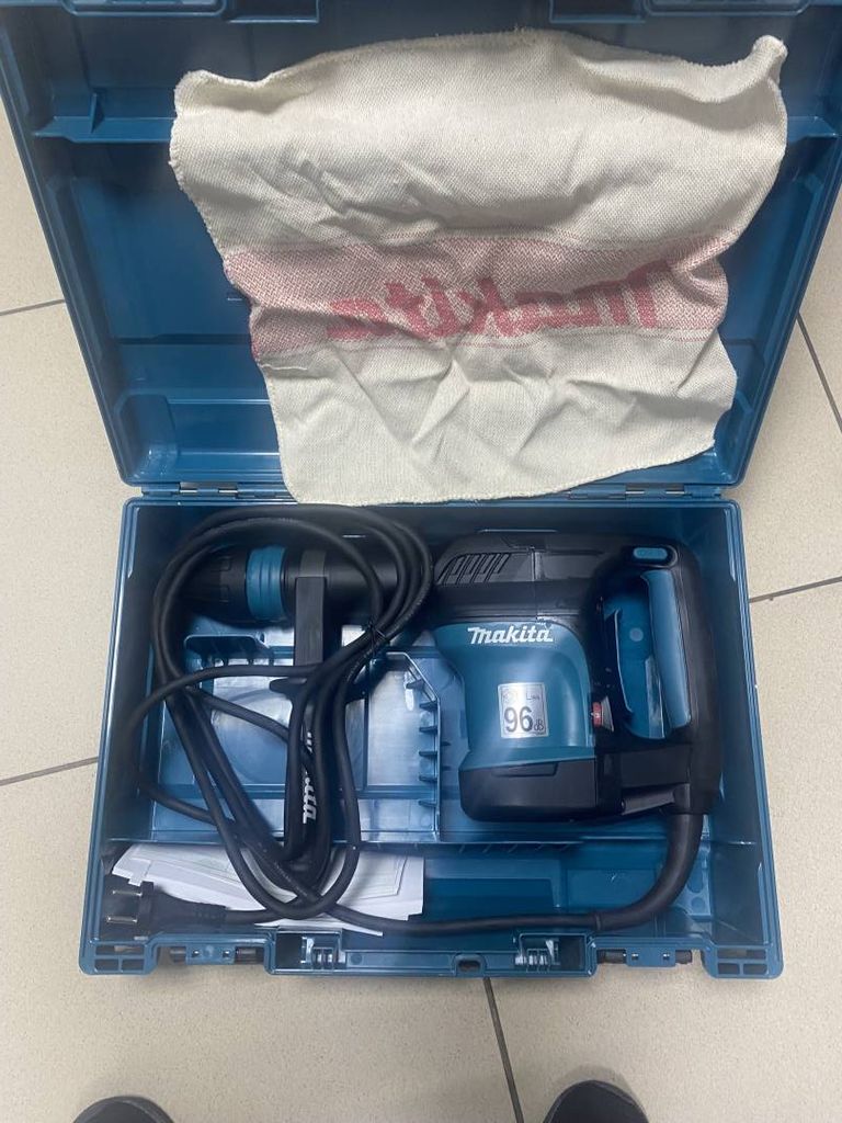 Makita HM0870C