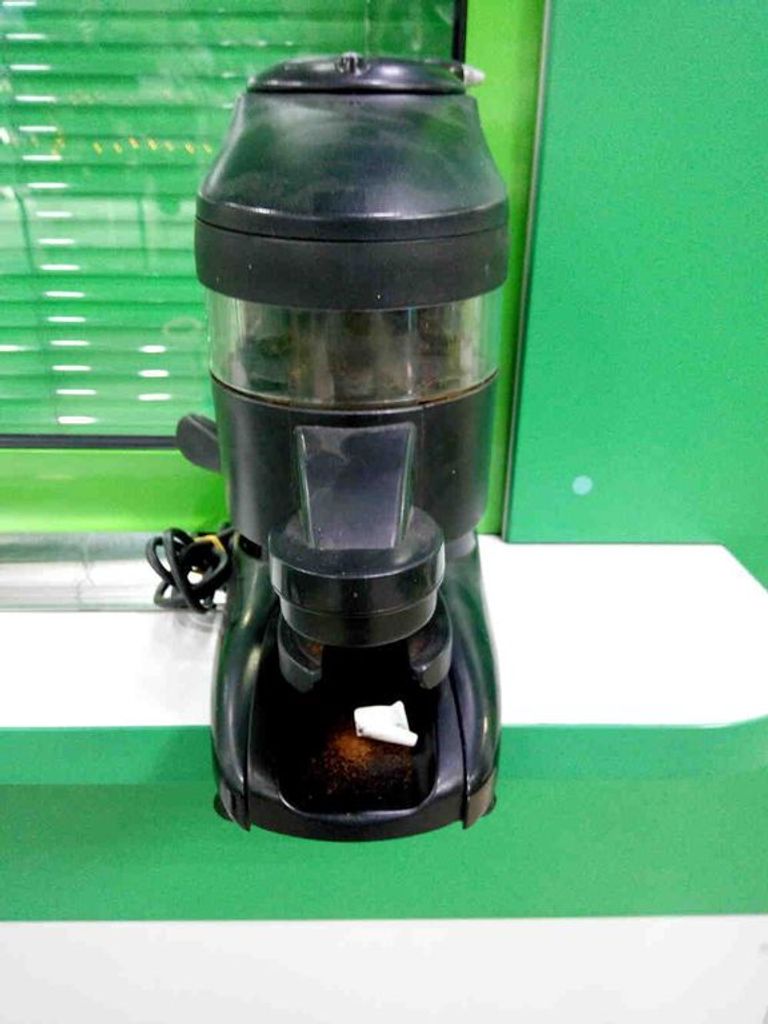 Дешиво Compak K 3 Negro Brillo с ломбарда