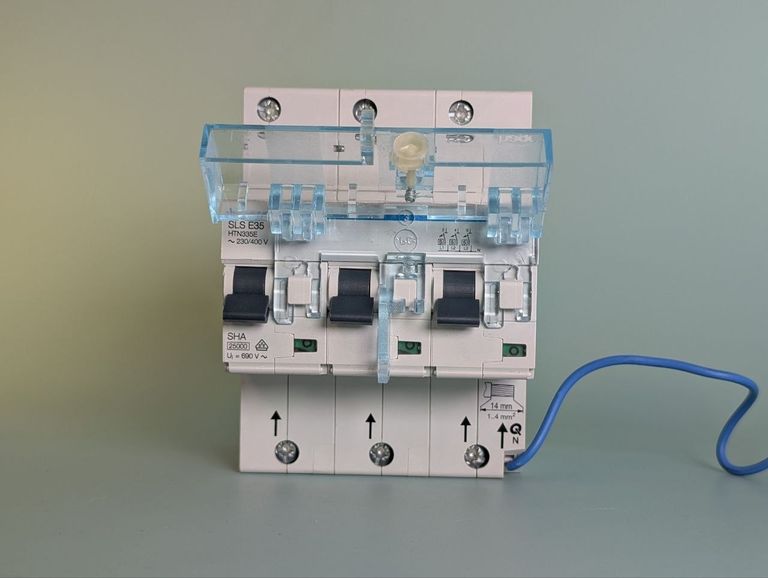 Купить Автоматичний вимикач селективний 35А, 3-полюсний, E-Character. HTN335E. Новий. Б/У