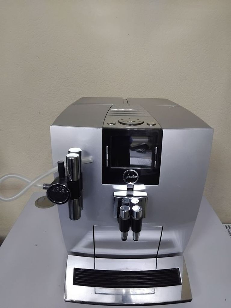 Купити Jura Impressa J9.3 One Touch TFT Chrome Б/У