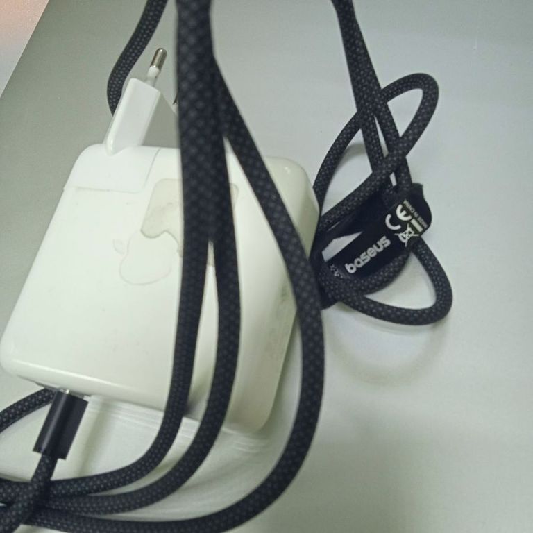 Apple macbook pro/a1990/ core i7 2,2ghz/ ram16gb/ ssd256gb/ amd pro 555x 4gb/ retina, touch bar Код:01-200753345. Изображение 6