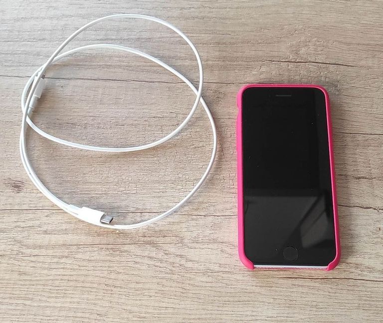 Купить Apple iPhone SE 2020 128GB White (MXD12/MXCX2) Б/У