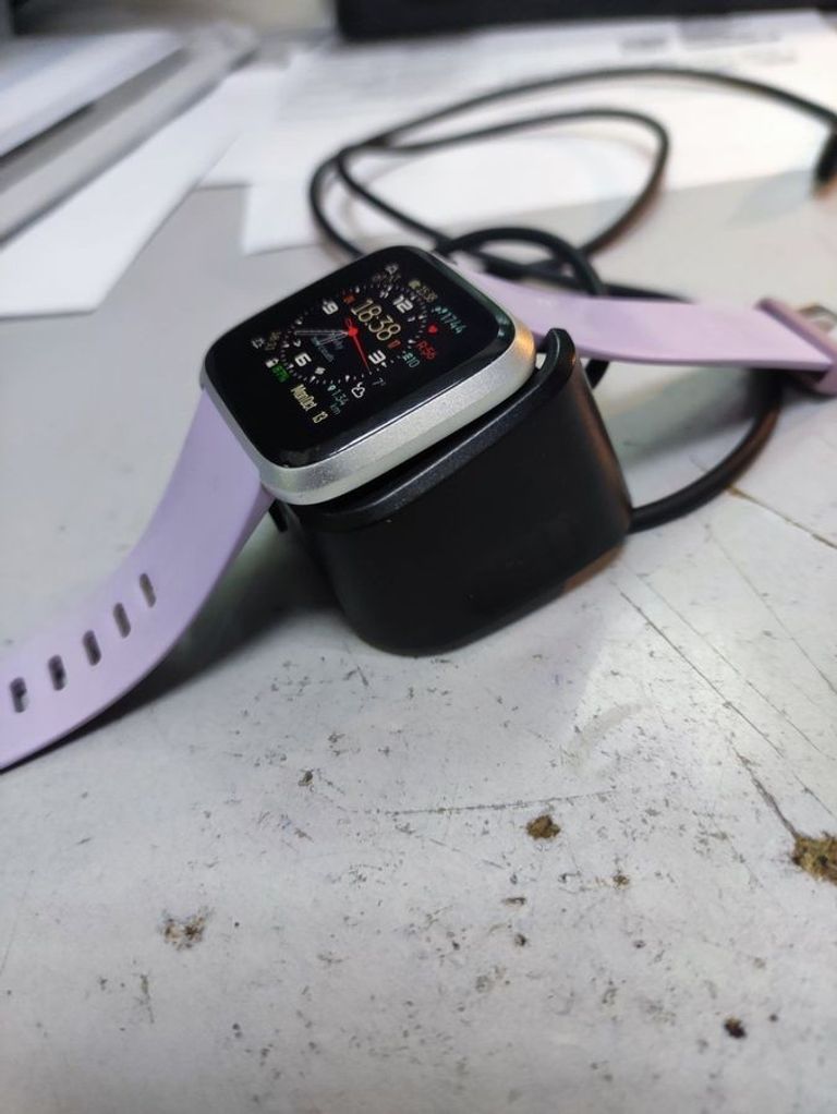 Оголошення Fitbit versa lite Б/У