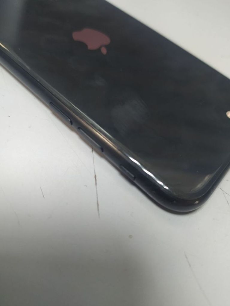Дешиво Apple iPhone SE 2020 128GB Black Slim Box (MHGT3) с ломбарда