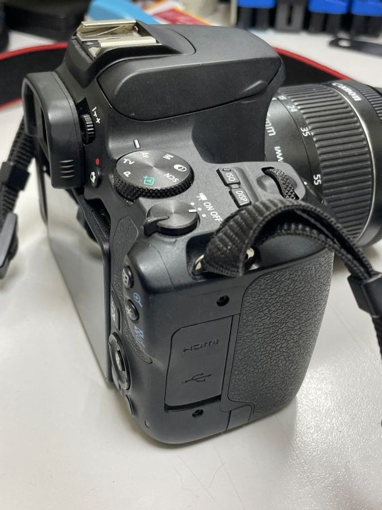 Дешиво Canon eos 250d kit 18-55mm ef-s is stm с ломбарда