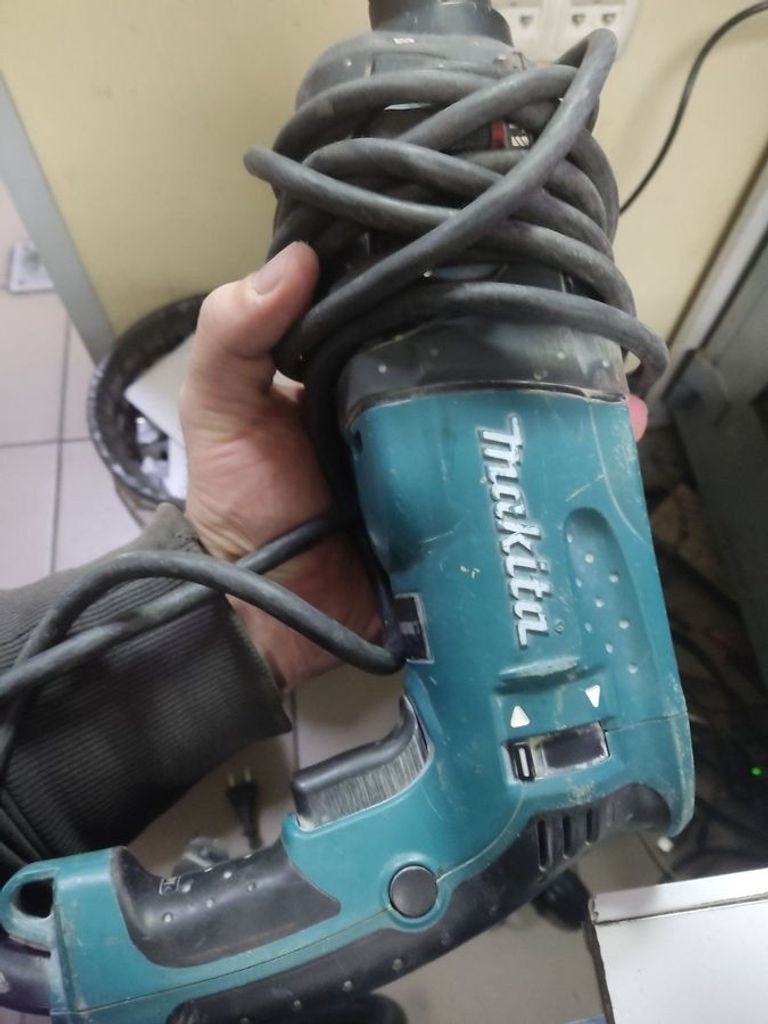 Оголошення Makita HR2470 Б/У