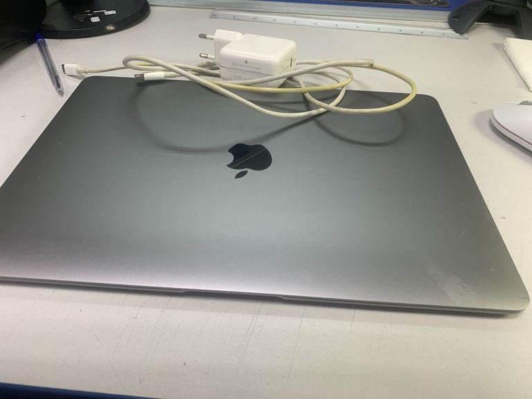 Apple macbook air a1932 13,3" core i5 1,6ghz/ram8gb/ssd128gb/intel uhd graphics 617 Код:01-200831466. Изображение 5