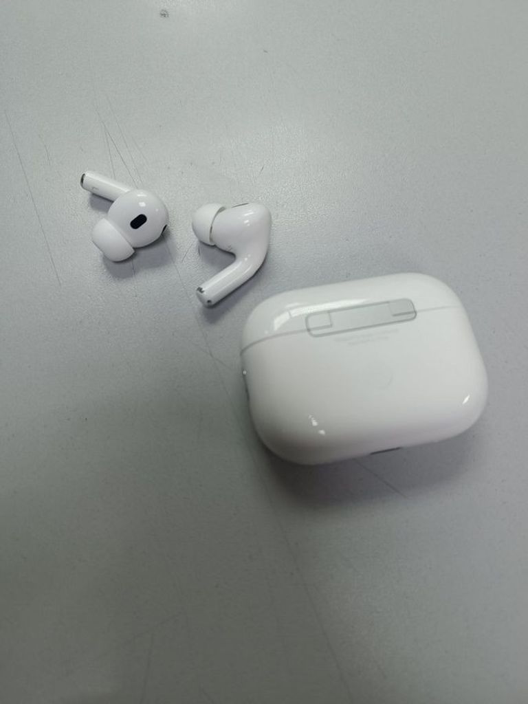 Дешево Apple airpods pro 2nd generation with magsafe charging case usb-c з ломбарду