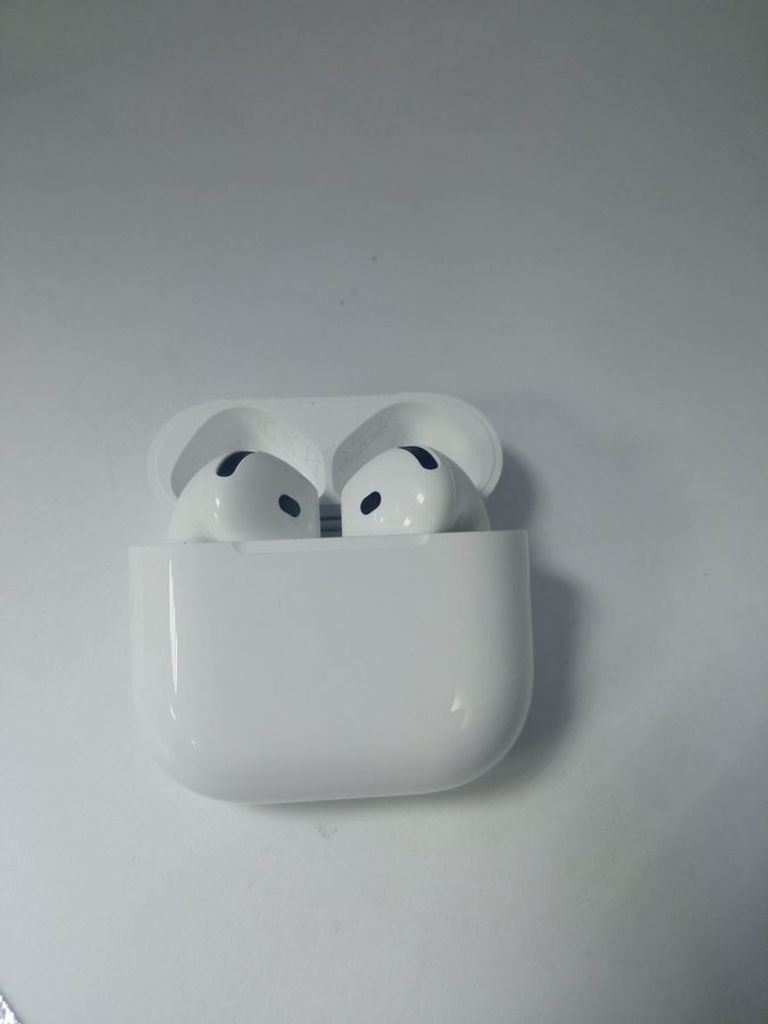 Дешево Apple airpods 4 with active noise cancellation з ломбарду