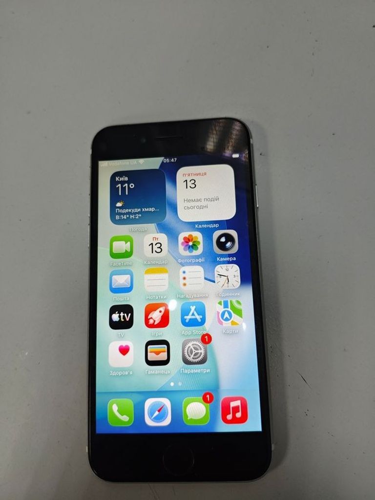 Купити Apple iPhone SE 2020 128GB Black Slim Box (MHGT3) Б/У