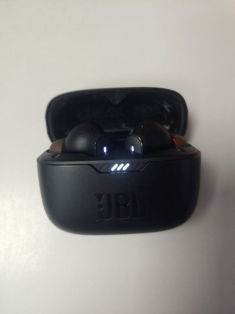 Дешиво Jbl tune 230nc с ломбарда