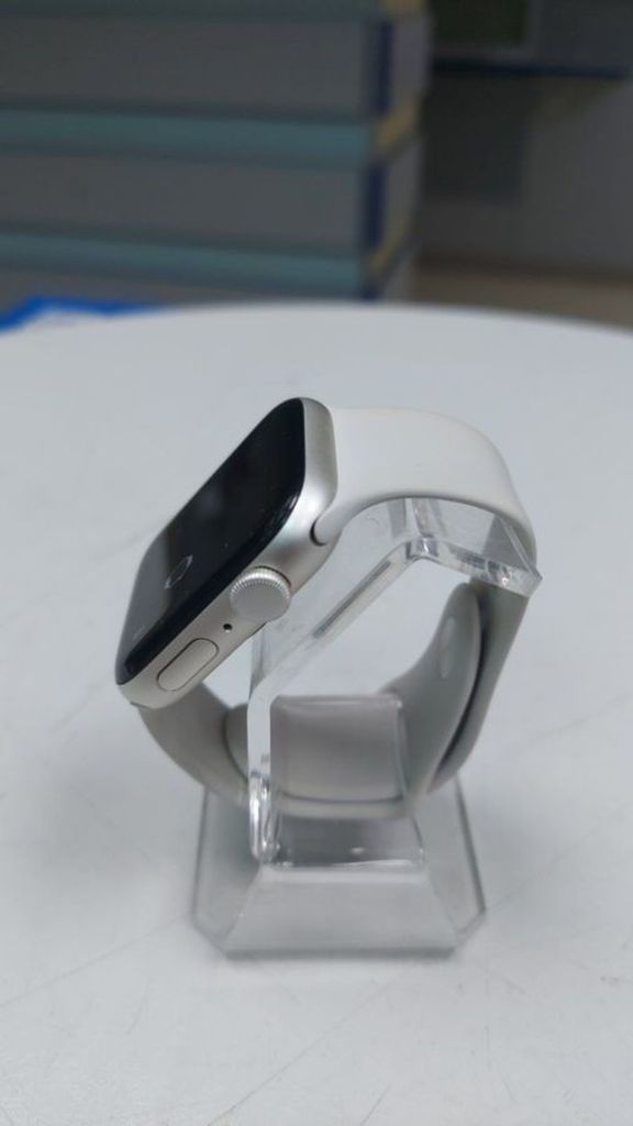 Дешево Apple watch se 2 gps 44mm aluminium case з ломбарду