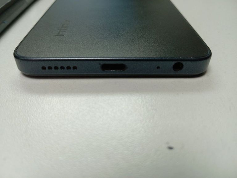 Дешиво Infinix smart 8 x6525 4/128gb с ломбарда