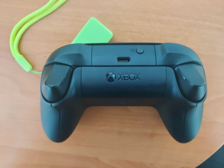 Купити Microsoft Xbox Series X | S Wireless Controller Carbon Black (XOA-0005, QAT-00001, QAT-00002, QAT-00009) Б/У
