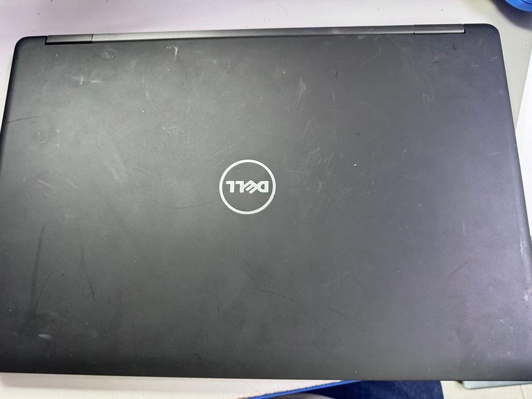 Дешево Dell 15/core i5 6300u ddr3/8gb ddr3/hdd *відсутній/ssd 128 gb/*інтегрована з ломбарду