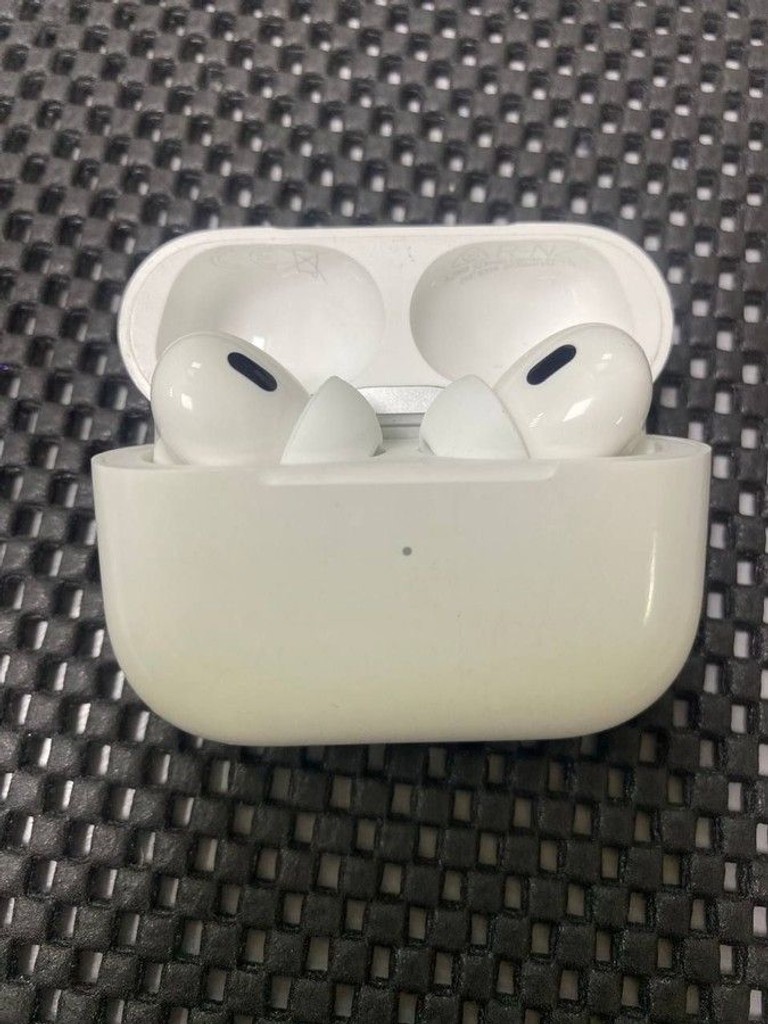 Apple airpods pro 2nd generation with magsafe charging case usb-c Код:01-200974404. Изображение 7