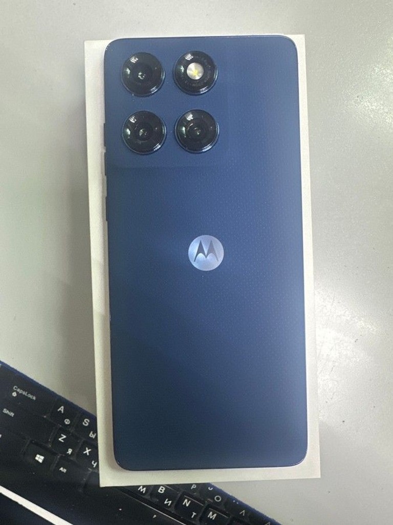 Дешево Motorola Moto Edge 60 12/256GB Gibraltar Sea (PB7H0031) з ломбарду
