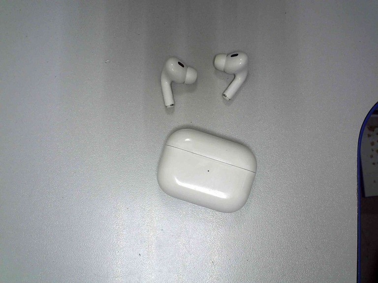 Купить Apple airpods pro 2nd generation with magsafe charging case usb-c Б/У