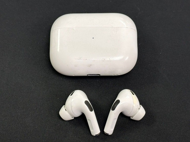 Купити Apple airpods pro 2nd generation with magsafe charging case usb-c Б/У