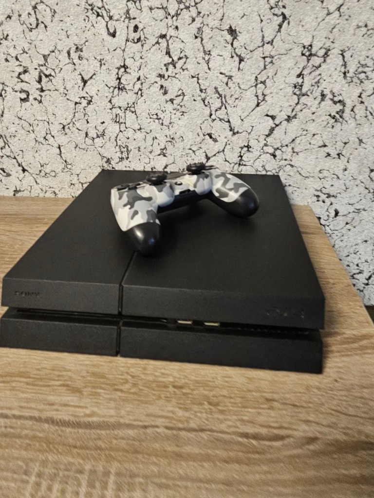 Оголошення Sony PlayStation 4 (PS4) + GTA V Б/У