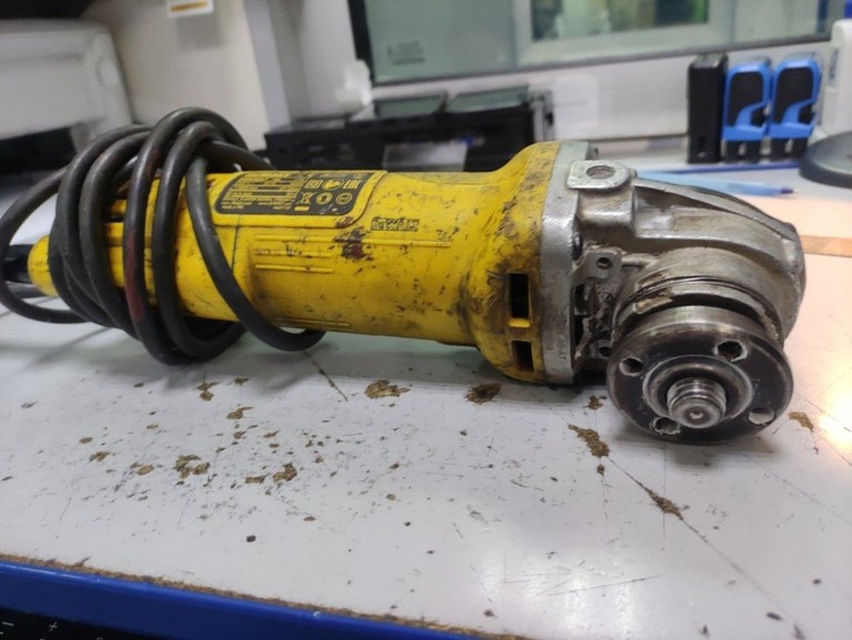 Оголошення Dewalt DWE4057 Б/У