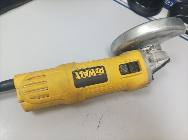 Дешево Dewalt DWE4157 з ломбарду