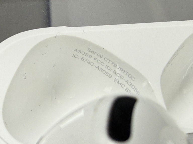 Дешиво Apple airpods 4 with active noise cancellation с ломбарда