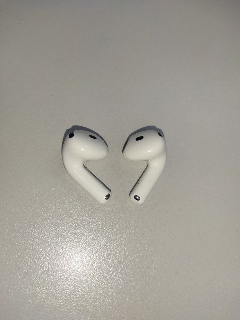 Дешиво Apple airpods 4 with active noise cancellation с ломбарда