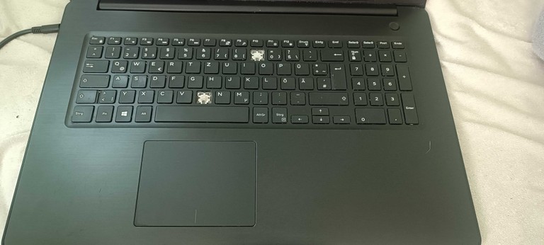 Дешево Dell Inspiron 17 5770 (57i716S2H2R5M-LPS) з ломбарду