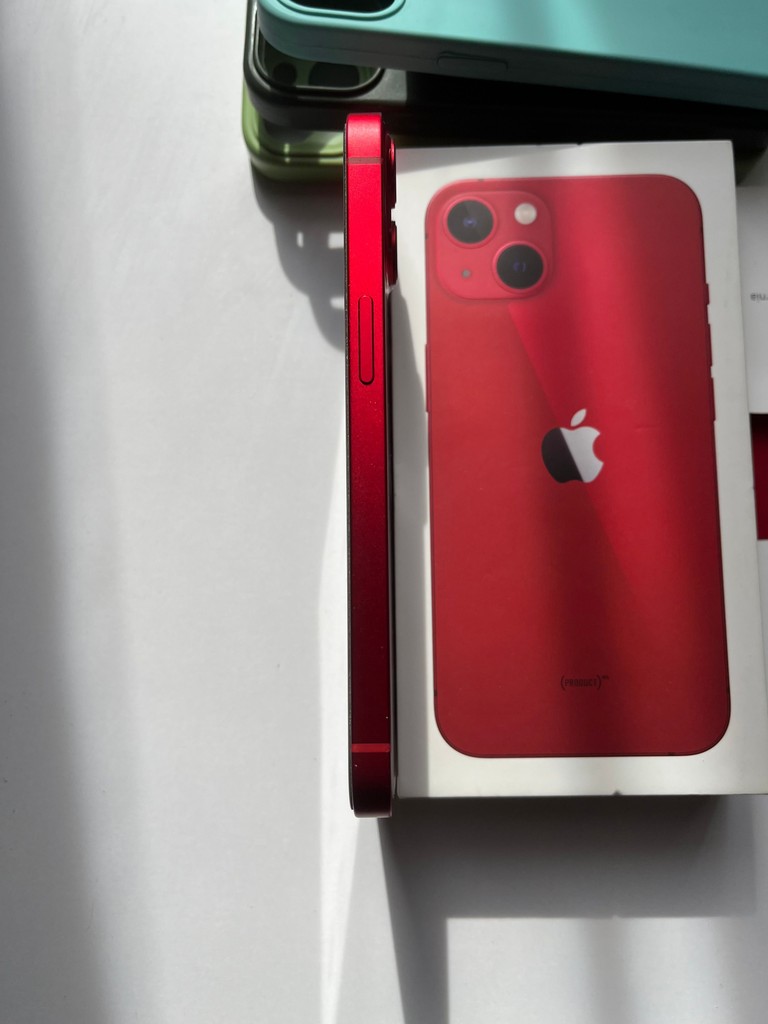 Apple iPhone 13 128GB PRODUCT RED (MLPJ3) Код:null. Зображення 7