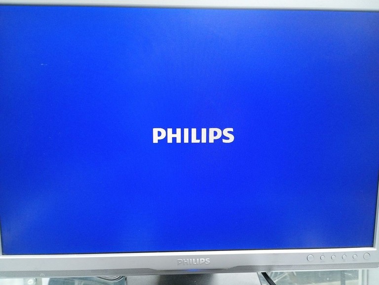 Купити Philips brilliance 220 bw Б/У