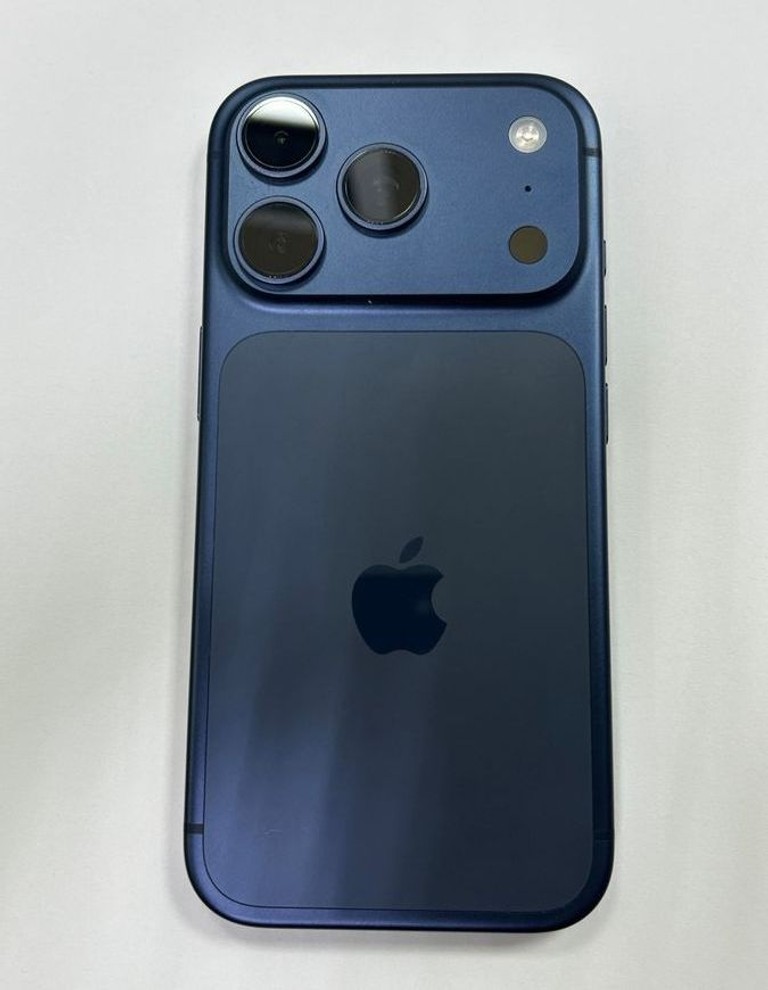 Apple iPhone 17 Pro 256GB Deep Blue (MG8J4) Код:01-201138804. Зображення 5