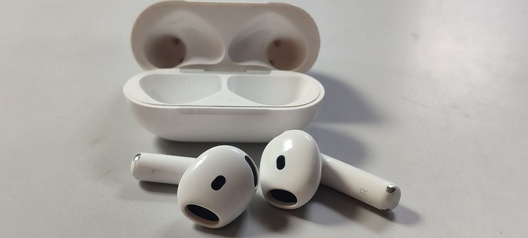 Купити Apple airpods 4 Б/У