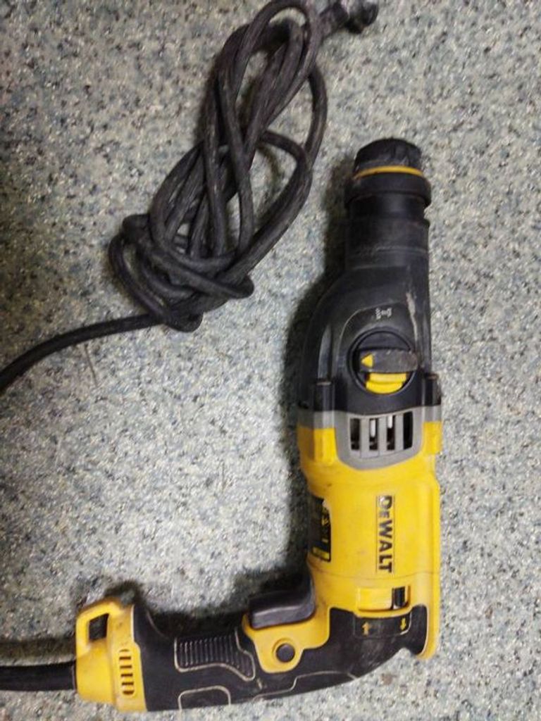 Dewalt D25143K