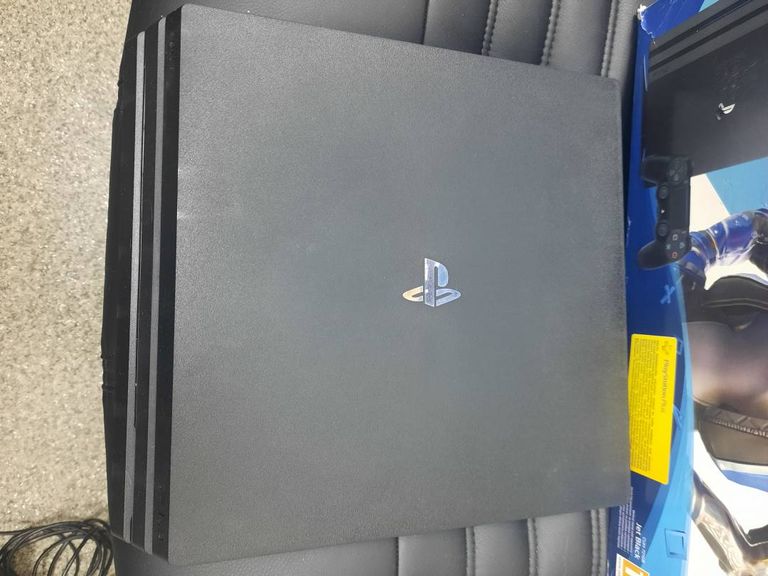 Sony ps 4 pro cuh-7216b 1tb