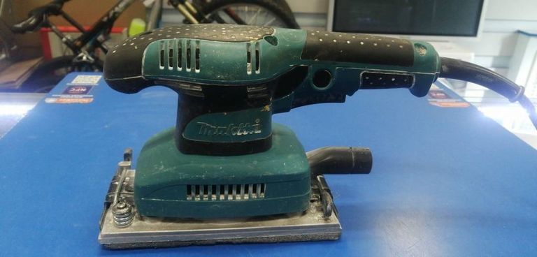 Makita BO3710