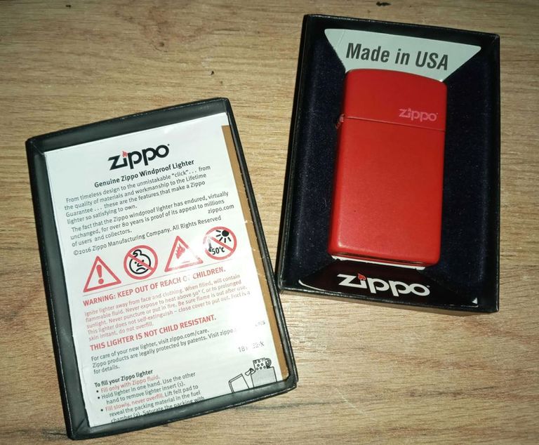 Купити Оригинальная бензиновая зажигалка Zippo 1618 ZL Slim Red Matte Б/У