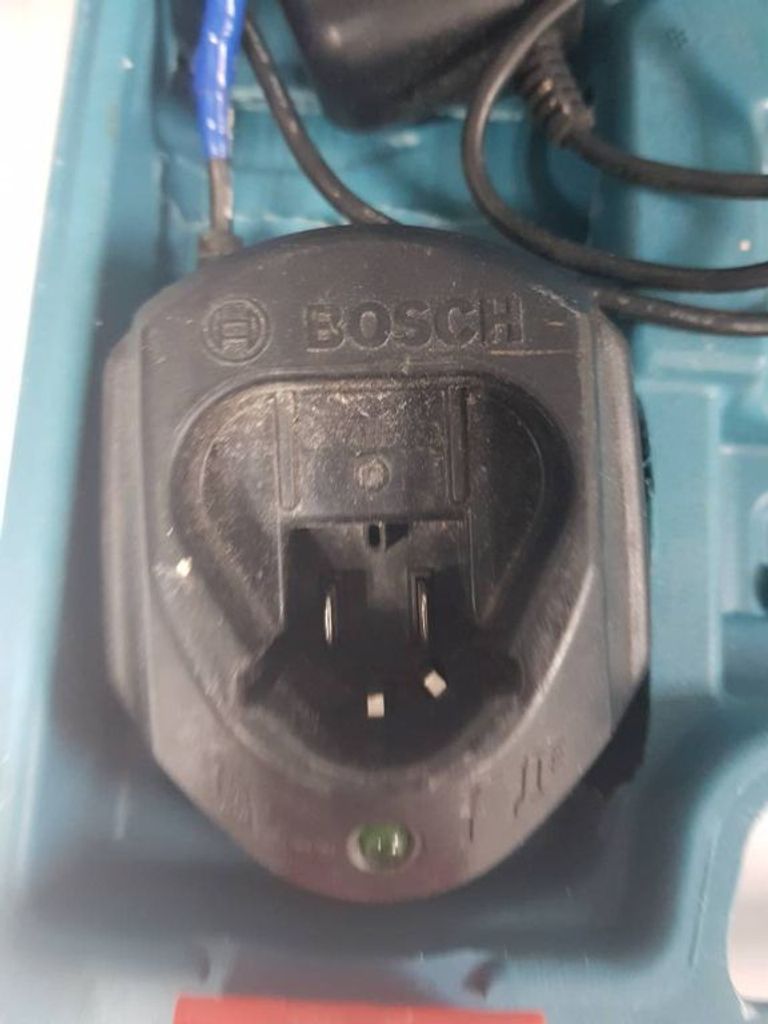 Дешиво Bosch easydrill 1200 2aкб. 12v li-ion с ломбарда