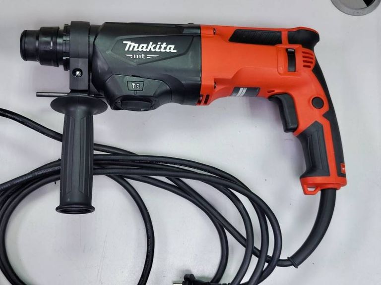 Makita M8701