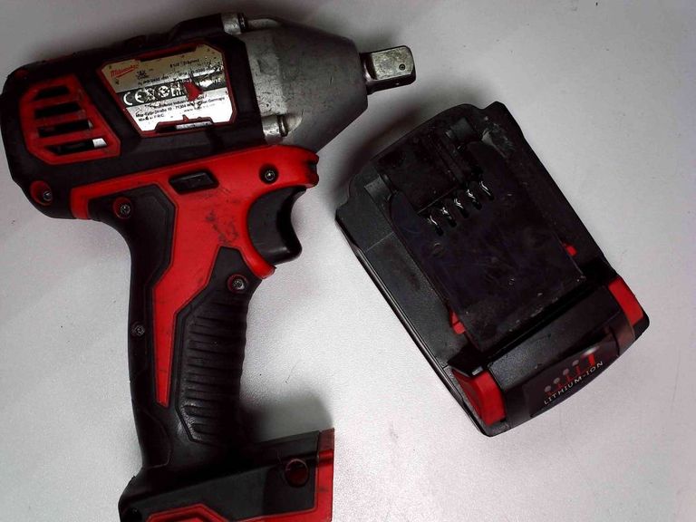 Купить Milwaukee m18 biw12 + 1акб + зп Б/У